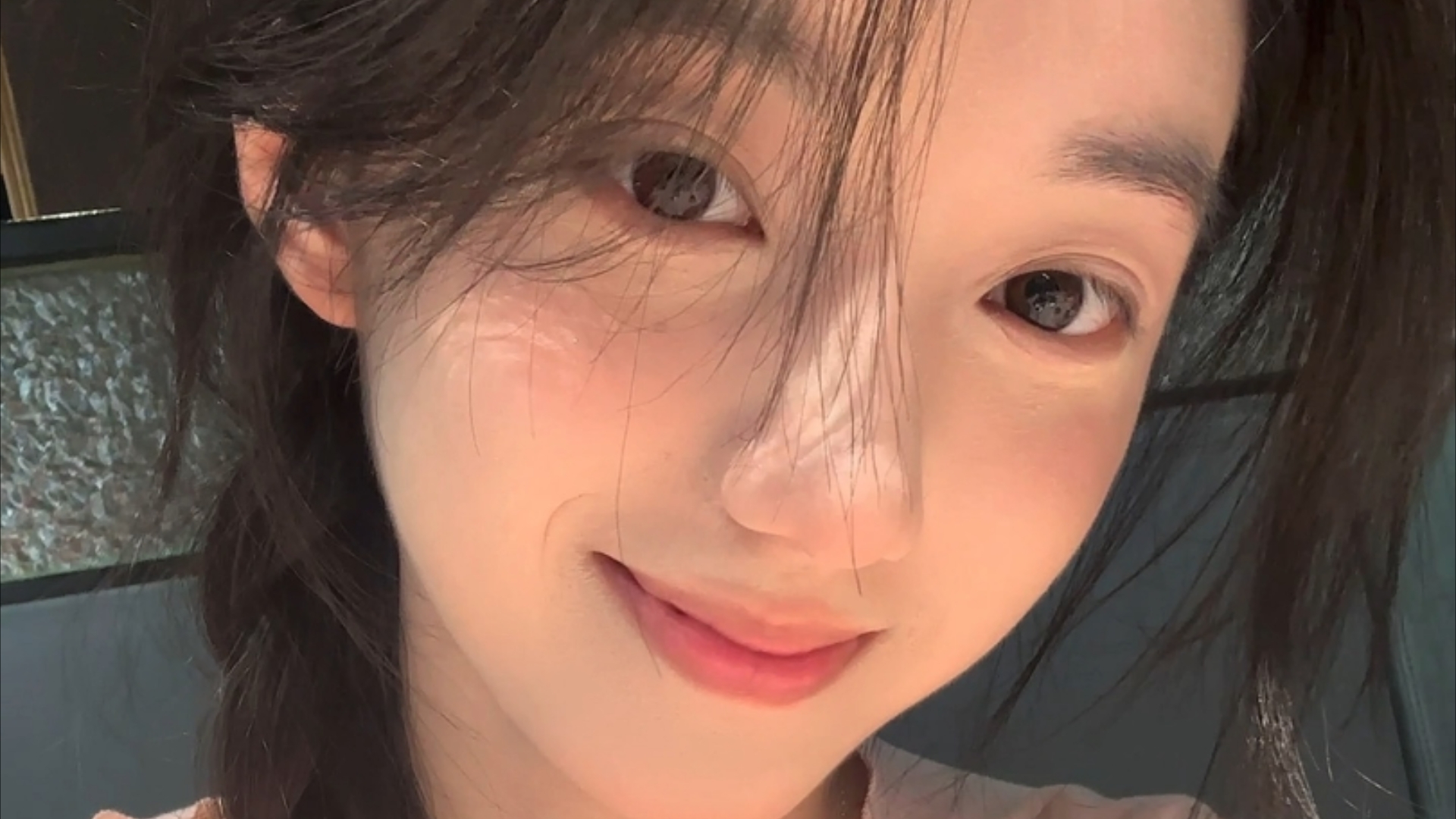 “峰·彩”珠峰摄影展亮相上海 60幅作品礼赞西藏自治区成立60周年